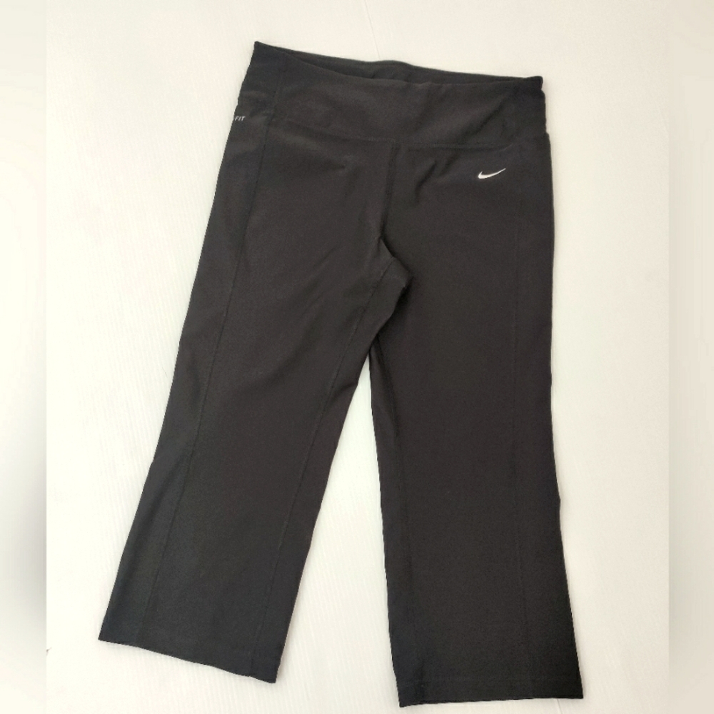 Nike Cropped Black Leggings